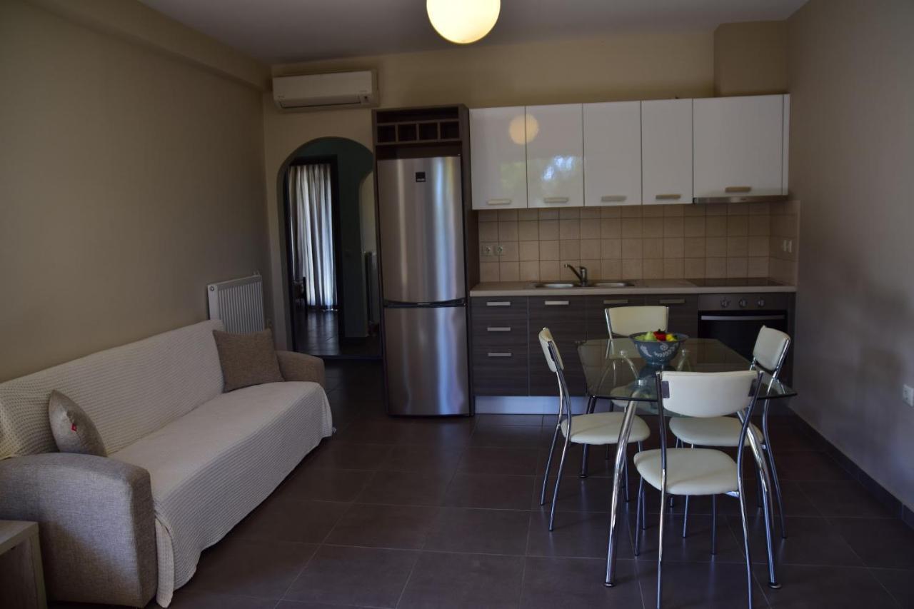 D'Angelos Apartments Karavomylos Esterno foto
